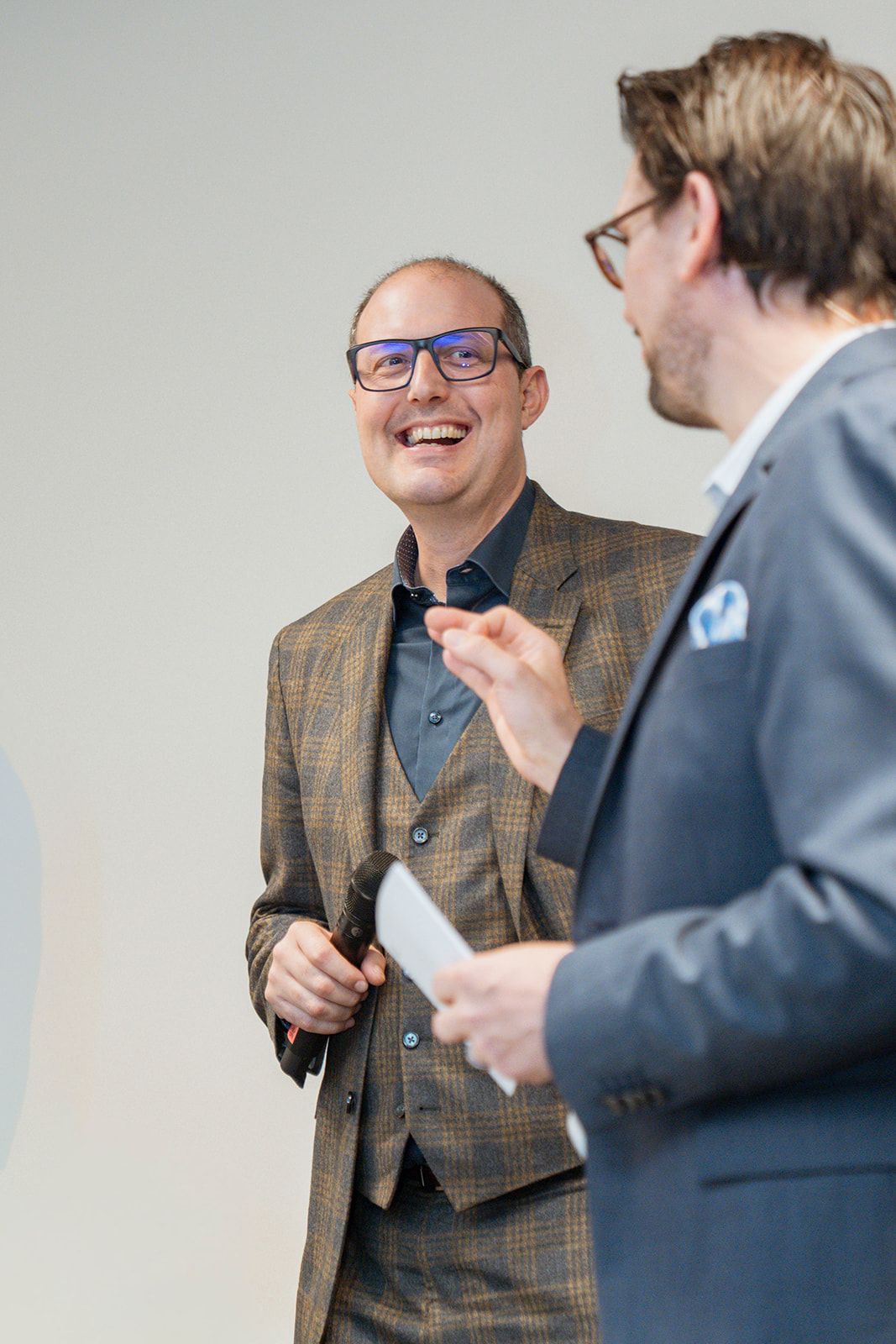 Florian Schütz, Direktor BACS, und Lukas Mäder, NZZ.