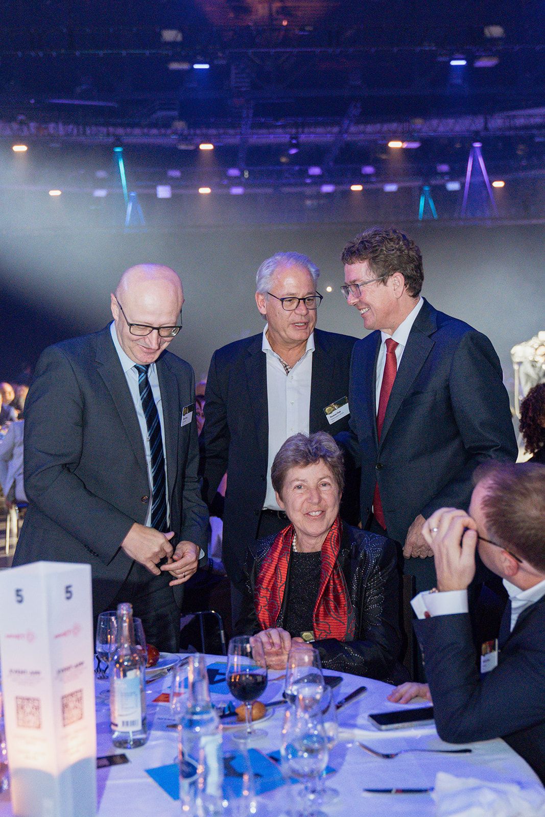 Bundeskanzler Viktor Rossi, Thomas Flatt, Vorstandspräsident swissICT, Kathy Riklin, Vorstand swissICT, Bundesrat Albert Rösti